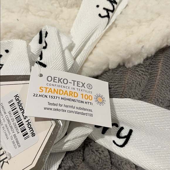 🆕 Kirkland's Home Luxury Gray Reversible Corduroy Berber Throw Blanket 50x60 - Picture 4 of 4